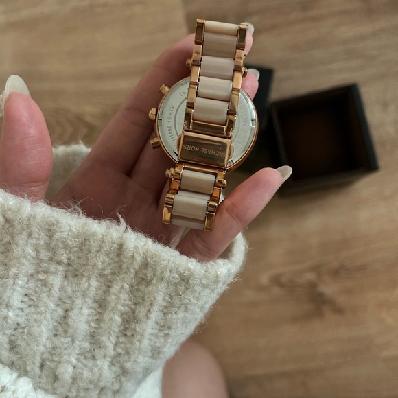 Michael Kors MK Rose Gold Watch - Picture 8 of 10